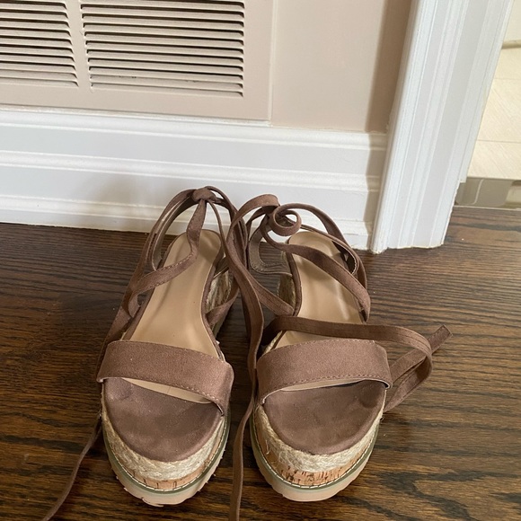 Prettylittlething brand shoes size 39 - Picture 2 of 4